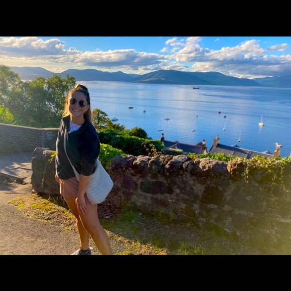 Meet your Posher, Julie - Picture 1 of 3